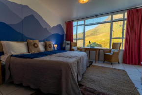 Disa Park Studio with Mountain Views